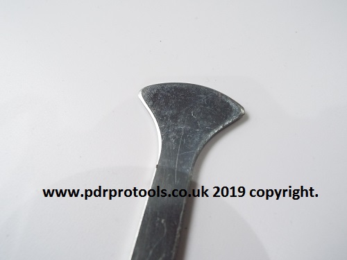 Broad Head Whale Tail 8" Shaft x 32.00mm Head.